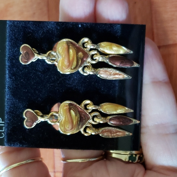 Vintage Enamel Swirl Heart Clip-On Earrings - Picture 4 of 4